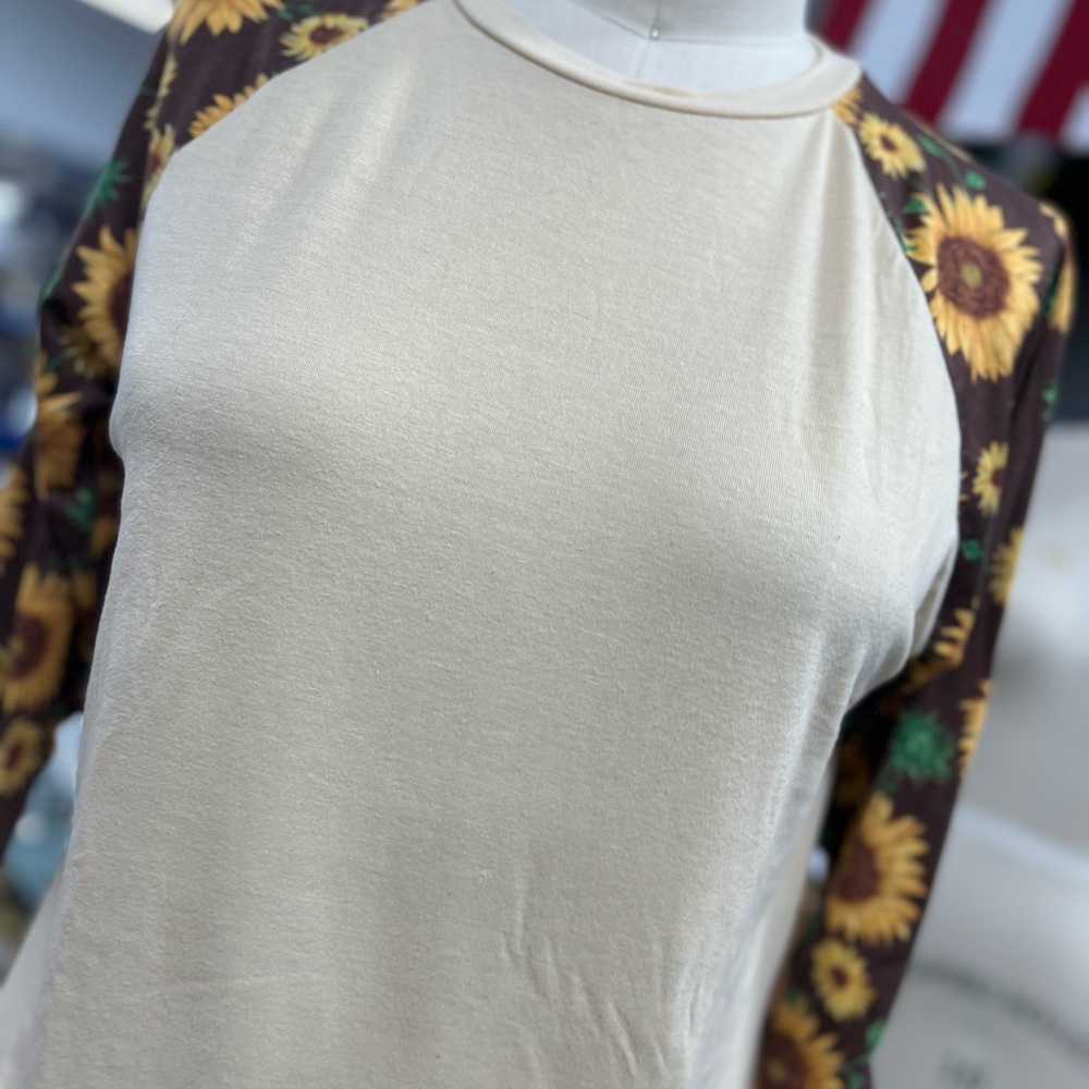 Sunflower Raglan Baseball Tee M